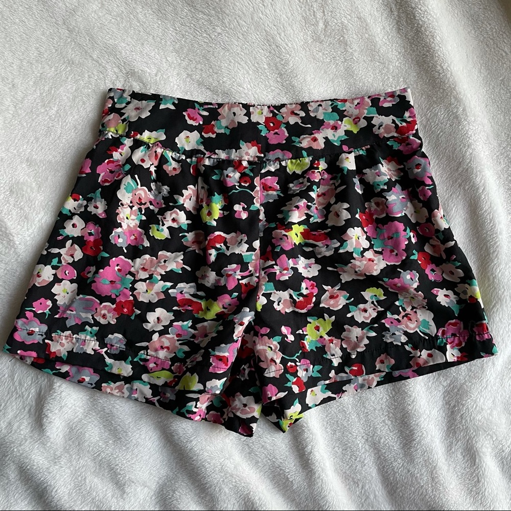 Very cute floral flowy shorts